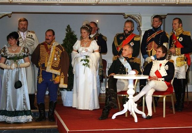 http://www.showmeyourpix.net/files/47/Naptable.jpg